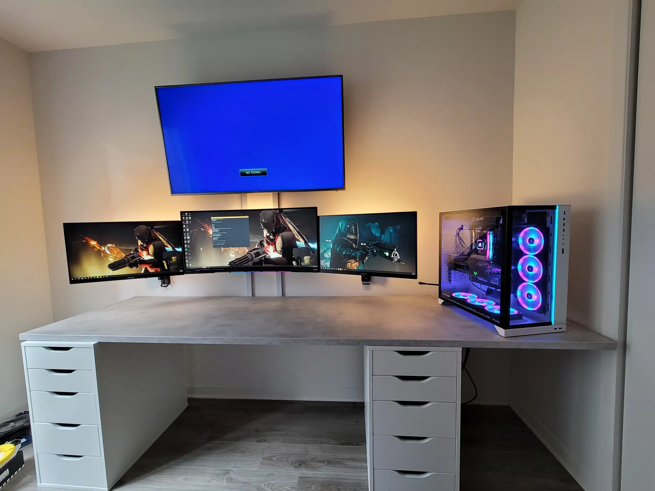 Informatique montage d'ordinateur télétravail et gaming